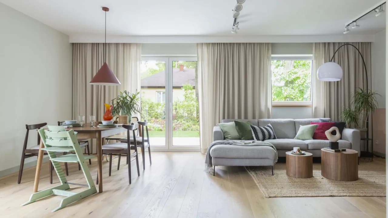 Jak dobrać idealny kolor ścian do jasnej podłogi? Praktyczne porady i inspiracje