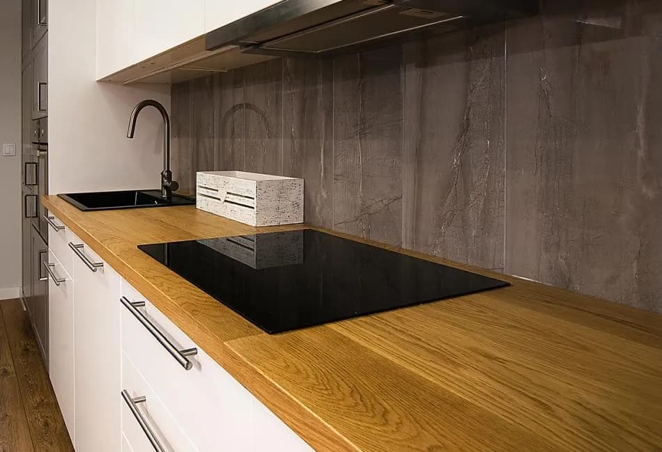 Jaki blat kuchenny wybrać? porównanie materiałów, zalet i wad dla Twojej kuchni