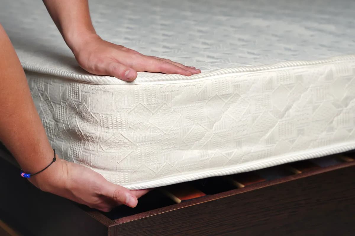 Co zrobić ze starym materacem – praktyczne sposoby na utylizację i kreatywne wykorzystanie