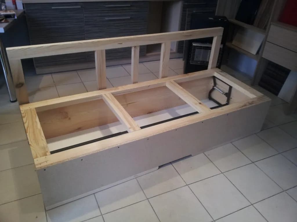 Jak zrobić stelaż do kanapy – prosty sposób na trwały i solidny mebel