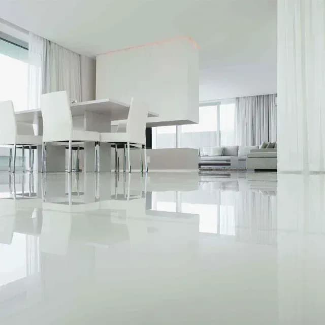 Jak zrobić podłogę z żywicy bez błędów – krok po kroku i porady ekspertów